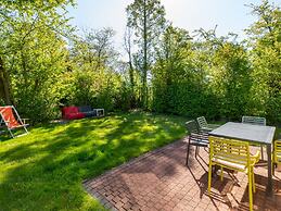 Beautiful Bungalow With Garden