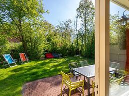 Beautiful Bungalow With Garden