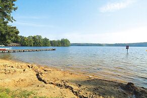 Twin Bungalow at Black Lake, Schwarz