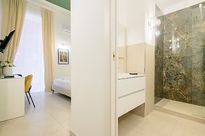 Into Mann in Naples With 5 Bedrooms and 5 Bathrooms
