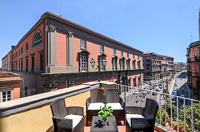 Into Mann in Naples With 5 Bedrooms and 5 Bathrooms