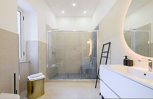 Into Mann in Naples With 5 Bedrooms and 5 Bathrooms