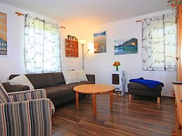 Bungalow am See mit Ruderboot in Klein Labenz