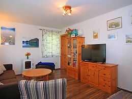 Bungalow am See mit Ruderboot in Klein Labenz