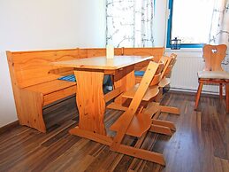 Bungalow am See mit Ruderboot in Klein Labenz