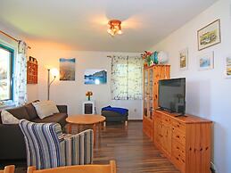 Bungalow am See mit Ruderboot in Klein Labenz