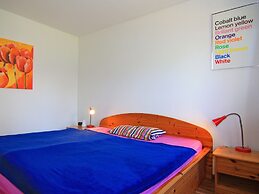 Bungalow am See mit Ruderboot in Klein Labenz