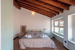 Bruno House Lakeview & Shared Pool