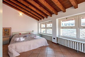 Bruno House Lakeview & Shared Pool