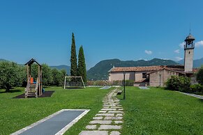 Bruno House Lakeview & Shared Pool