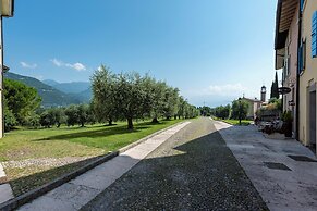 Bruno House Lakeview & Shared Pool