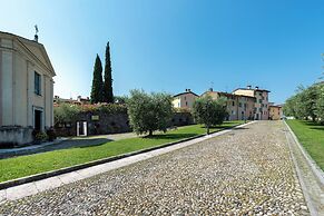 Bruno House Lakeview & Shared Pool