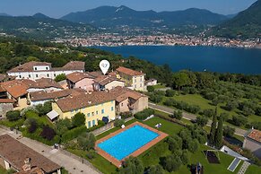 Bruno House Lakeview & Shared Pool