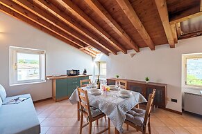 Bruno House Lakeview & Shared Pool