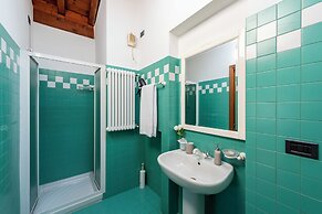 Bruno House Lakeview & Shared Pool