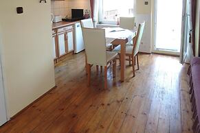 Yellow Submarine Appartment in Misdroy