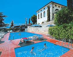 Residence La Filanda in Costermano With Pool