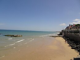 Apartment by Sandy Beach in Arromanches