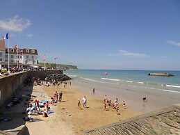 Apartment by Sandy Beach in Arromanches