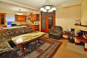 Comfortable House by the Lake, Insko