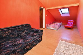 Comfortable House by the Lake, Insko