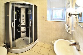 Comfortable House by the Lake, Insko