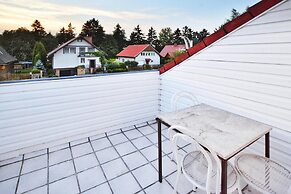 Comfortable House by the Lake, Insko