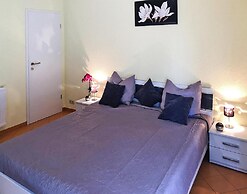 Schoenes Ferienhaus mit Terrasse