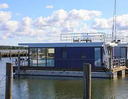 Hausboot Floating House in Ribnitz-damgarten