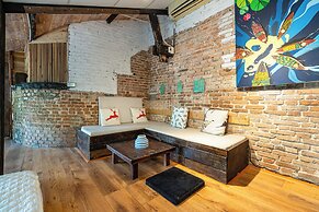 HoLo Bato SaiGon - Serviced HomeStay