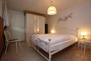 Apartment, Sternberg