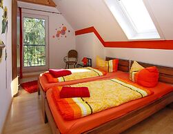 Doppelhaushaelfte am Hafen von Neuendorf