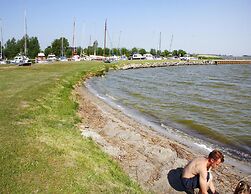 Doppelhaushaelfte am Hafen von Neuendorf