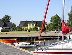 Doppelhaushaelfte am Hafen von Neuendorf