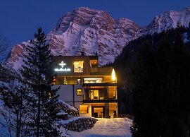 Aois 4 Elements suits