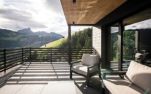 Aois 4 Elements suits