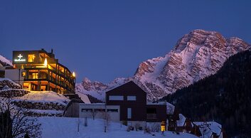 Aois 4 Elements suits