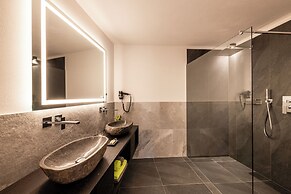 Aois 4 Elements suits