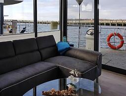 Hausboot Floating House Leni in Ribnitz-damgarten