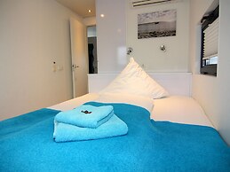 Hausboot Floating House Leni in Ribnitz-damgarten
