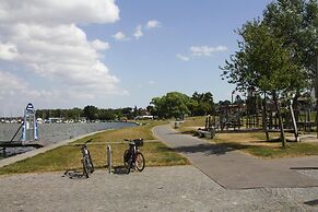 Hausboot Floating House Leni in Ribnitz-damgarten
