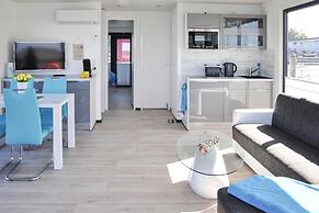Hausboot Floating House Leni in Ribnitz-damgarten