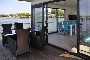 Hausboot Floating House Leni in Ribnitz-damgarten