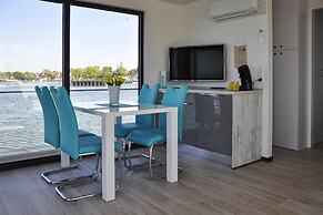 Hausboot Floating House Leni in Ribnitz-damgarten