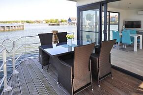 Hausboot Floating House Leni in Ribnitz-damgarten