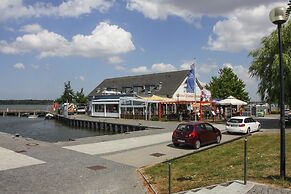 Hausboot Floating House Leni in Ribnitz-damgarten