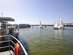 Hausboot Floating House Leni in Ribnitz-damgarten