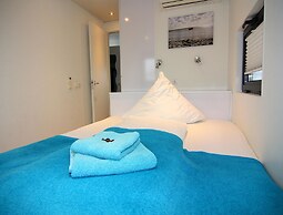 Hausboot Floating House Leni in Ribnitz-damgarten