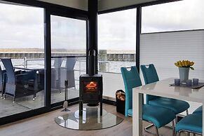 Hausboot Floating House Leni in Ribnitz-damgarten