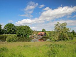 Waterfront Cottage With Pond
